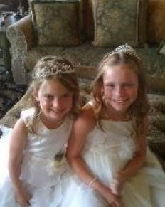 Gracie Calaway with her sister.